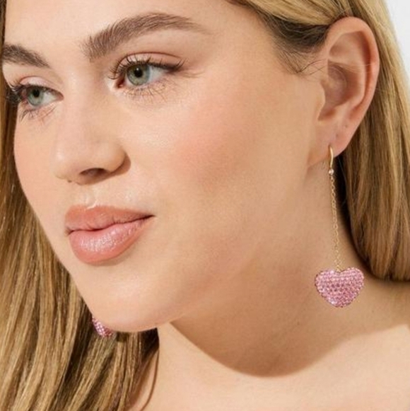 🆕️💖PINK RHINESTONE PAVE HEART LINEAR DROP EARRINGS💖 - Picture 3 of 4